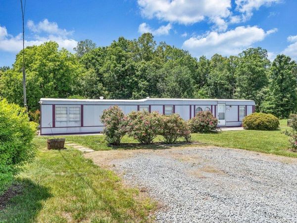 653 Jubal Early , Wirtz, VA 24184