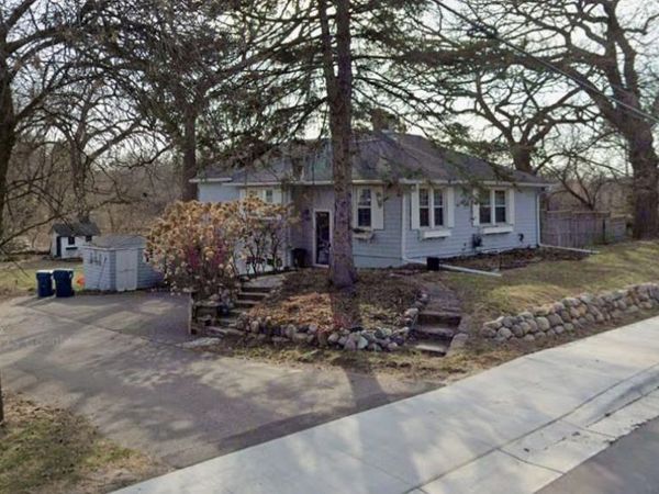 202 Oak Street , Excelsior, MN 55331