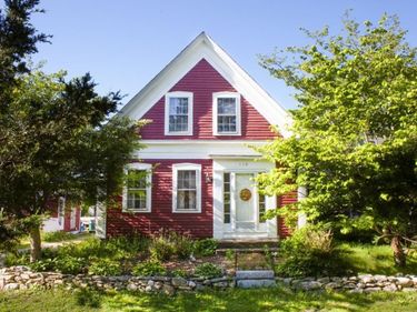 110 Center St, Plympton, MA 02367