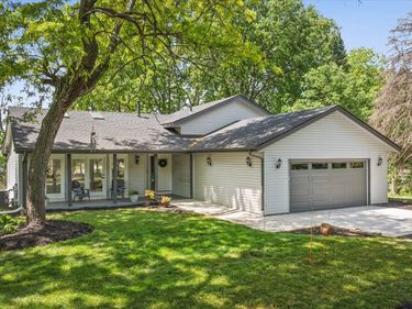 11602 Bend River Road, Roscoe, IL 61073