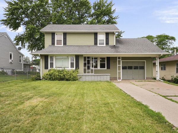 2418 Washington Street , Davenport, IA 52804