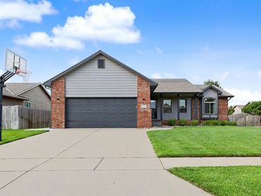 2637 E Mason Ridge, Derby, KS 67037