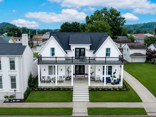 218 1ST AVE, Gallipolis, OH 45631