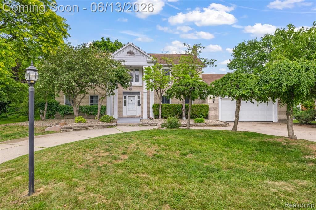 34134 Old Timber Court, Farmington Hills, MI 48331 Main Photo