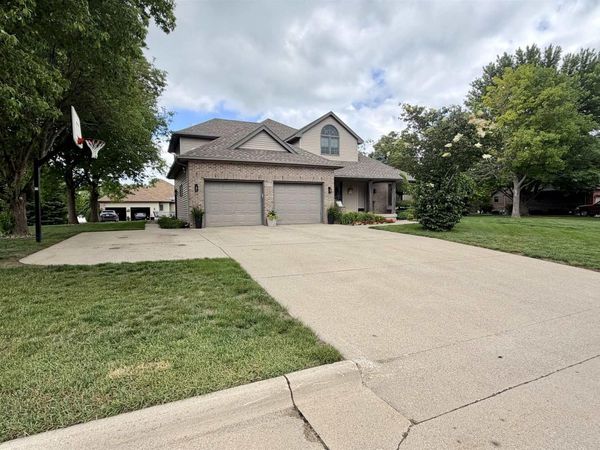 925 LEONA CIR, Storm Lake, IA 50588