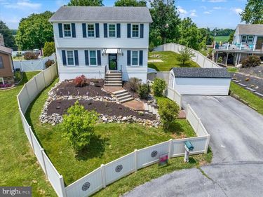 6 CHERRY LANE, NEWMANSTOWN, PA 17073