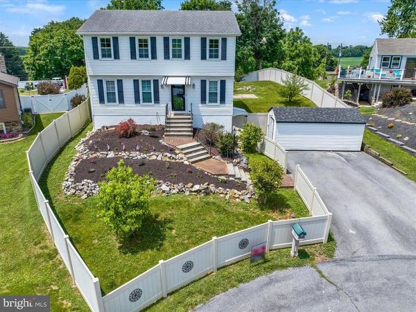 6 CHERRY LANE, NEWMANSTOWN, PA 17073
