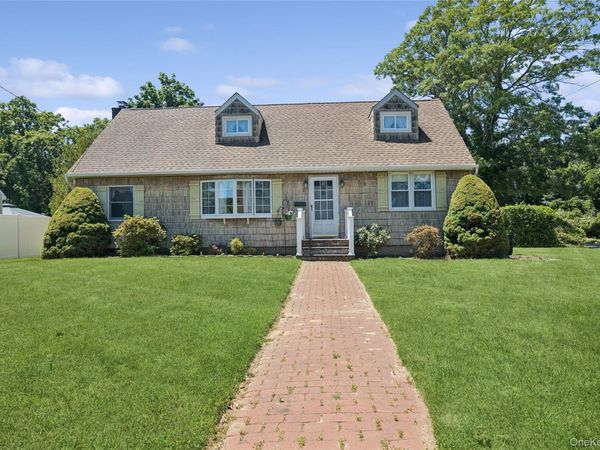 52 Center Street , Ronkonkoma, NY 11779