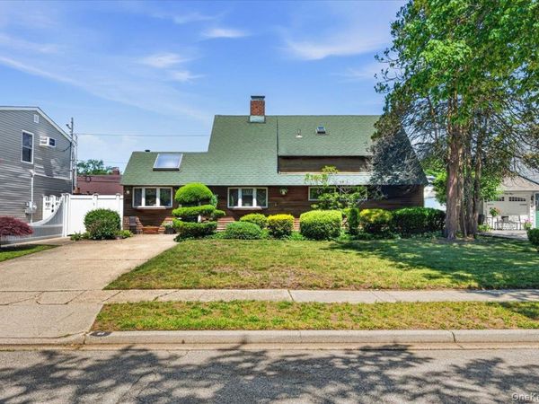 61 Elbow Lane , Levittown, NY 11756
