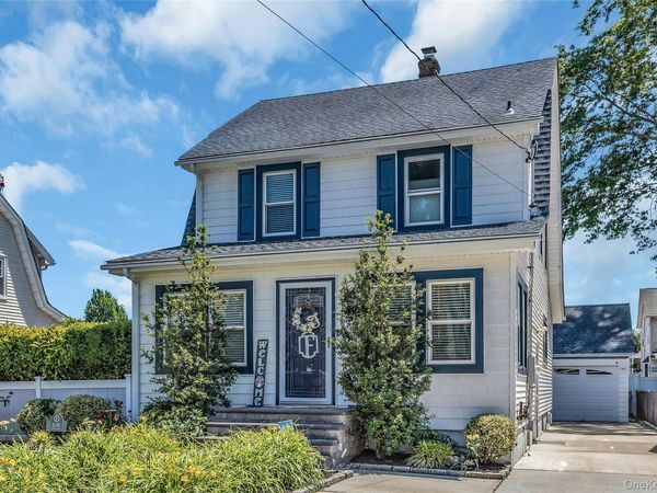 638 6th Avenue , New Hyde Park, NY 11040