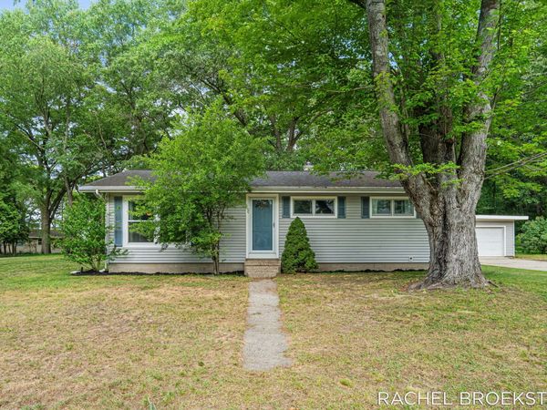 15703 Vineyard Drive, Spring Lake, MI 49456