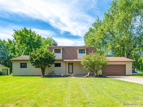 888 Bowes Road SE, Lowell, MI 49331