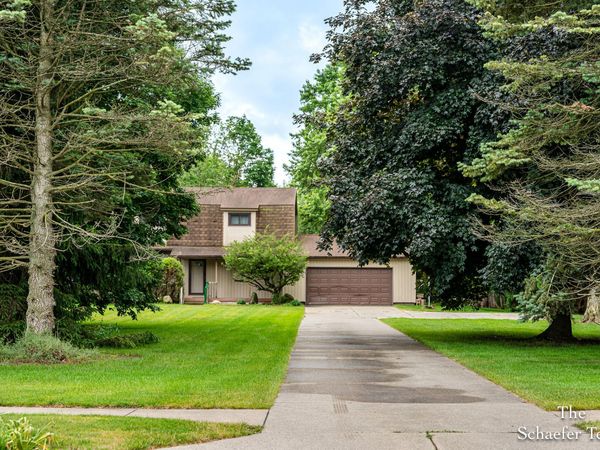888 Bowes Road SE, Lowell, MI 49331