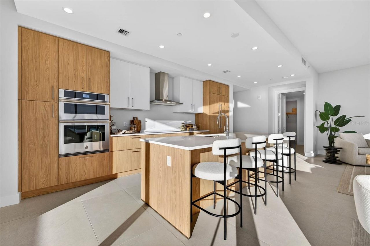 275 1st Ave S, Unit 2706, Saint Petersburg, FL 33701 Photo
