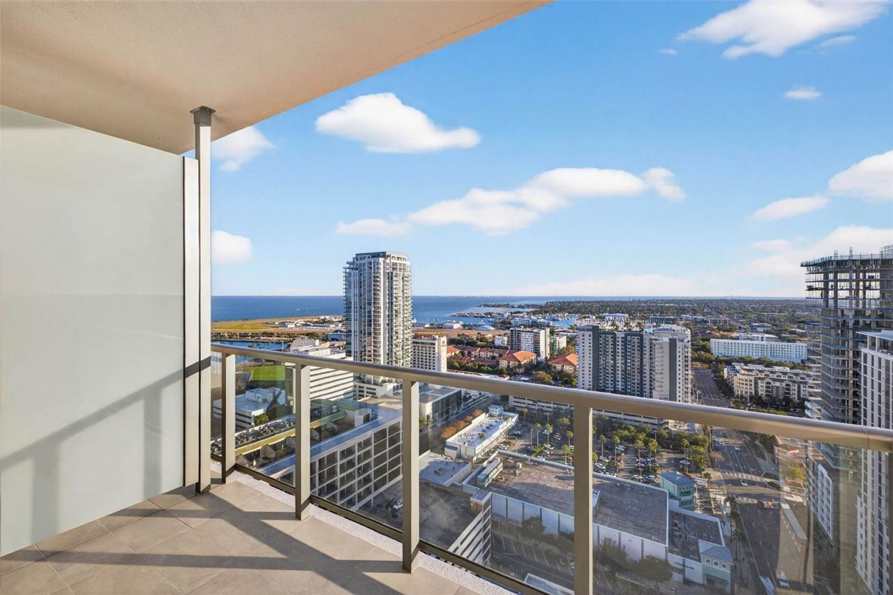 275 1st Ave S, Unit 2706, Saint Petersburg, FL 33701 Photo