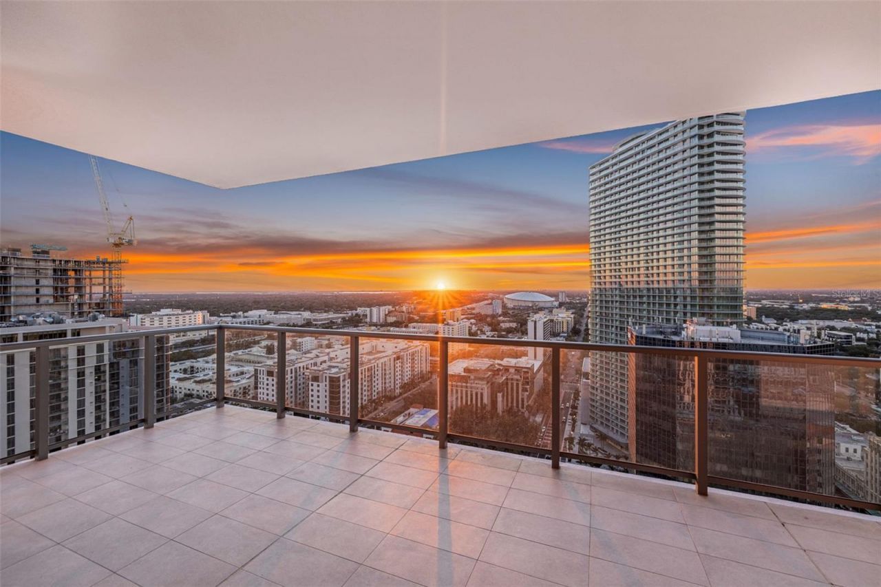 275 1st Ave S, Unit 2706, Saint Petersburg, FL 33701 Photo