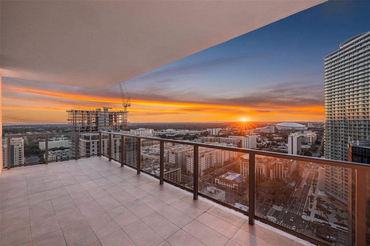 275 1st Ave S, Unit 2706, Saint Petersburg, FL 33701 Photo