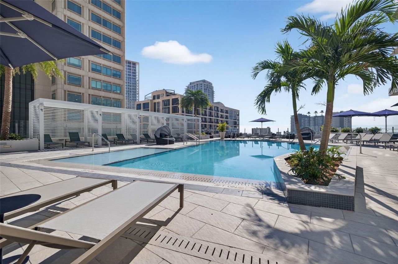 275 1st Ave S, Unit 2706, Saint Petersburg, FL 33701 Photo