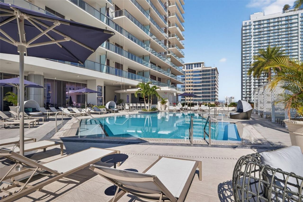275 1st Ave S, Unit 2706, Saint Petersburg, FL 33701 Photo