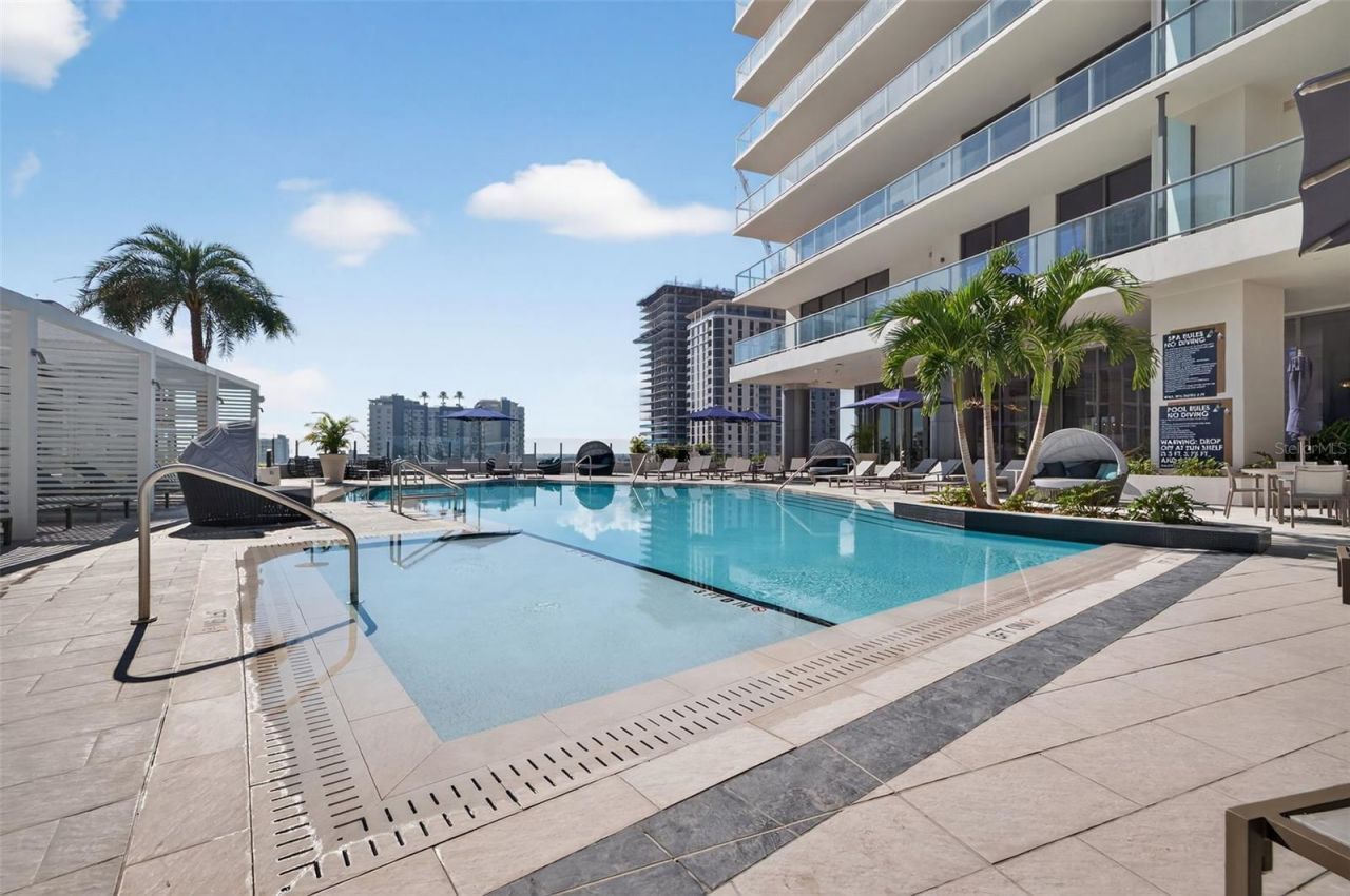 275 1st Ave S, Unit 2706, Saint Petersburg, FL 33701 Photo