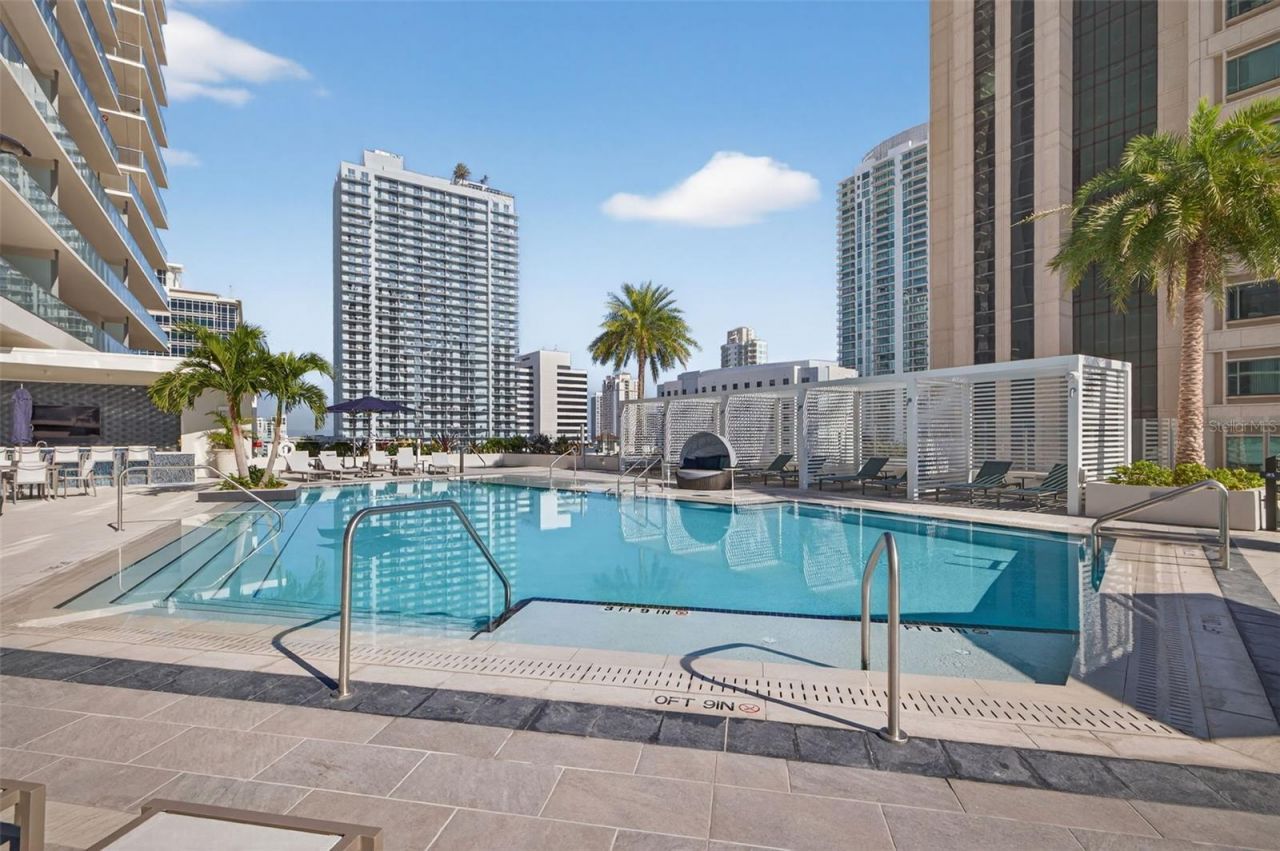 275 1st Ave S, Unit 2706, Saint Petersburg, FL 33701 Photo