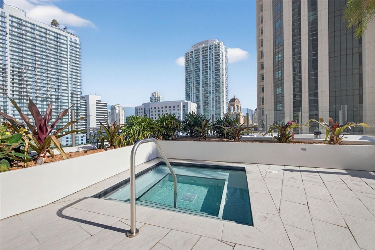 275 1st Ave S, Unit 2706, Saint Petersburg, FL 33701 Photo