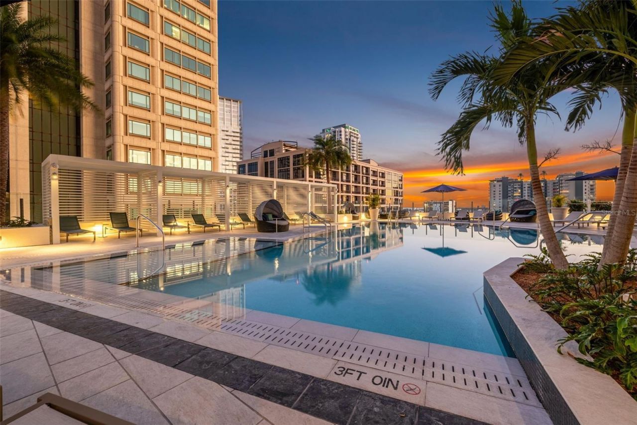 275 1st Ave S, Unit 2706, Saint Petersburg, FL 33701 Photo