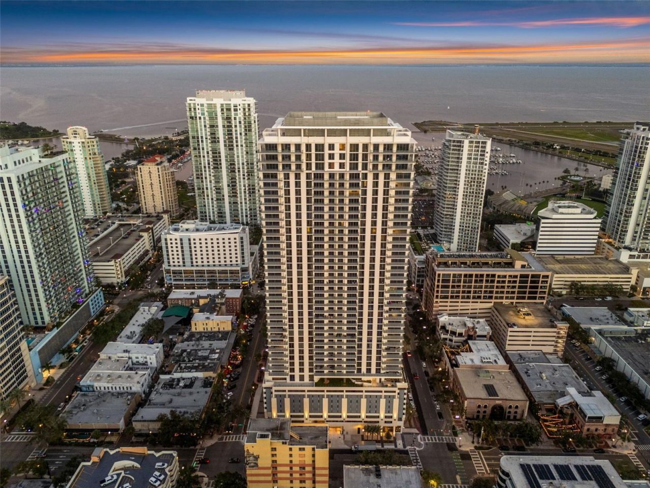 275 1st Ave S, Unit 2706, Saint Petersburg, FL 33701 Photo