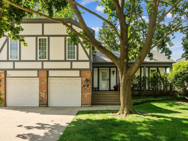 631 Thompson Boulevard, Buffalo Grove, IL 60089