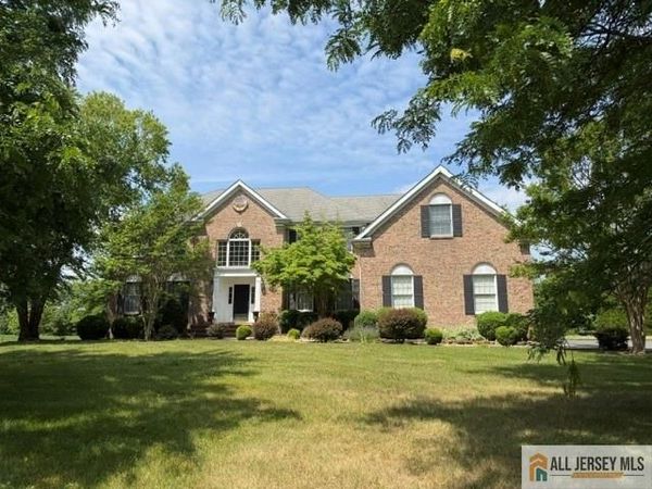 4 Applegate Court, Cranbury, NJ 08512