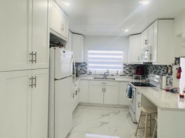 9330 S Sunrise Lakes Boulevard, Unit 304, Sunrise, FL 33322