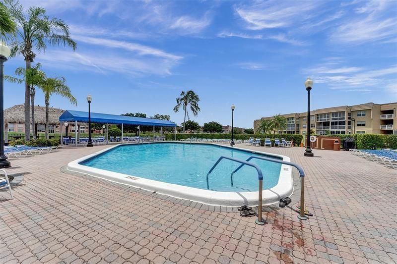9330 S Sunrise Lakes Boulevard, Unit 304, Sunrise, FL 33322 Photo