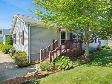 59 Robin Dr, Tiverton, RI 02878