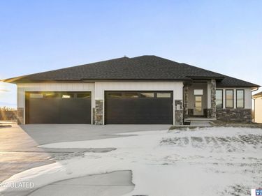 921 N 105th Street, Lincoln, NE 68527