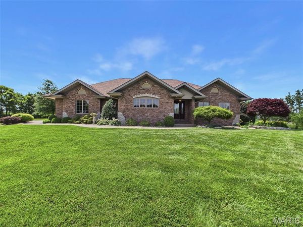 1751 Elizabeth Road, Staunton, IL 62088