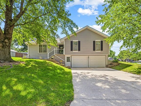 1802 Regency Drive, Kearney, MO 64060