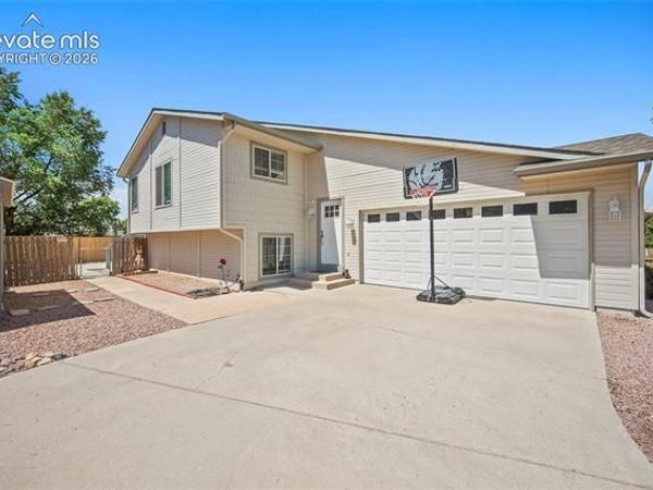34 E Bonanza Drive, Pueblo, CO 81007