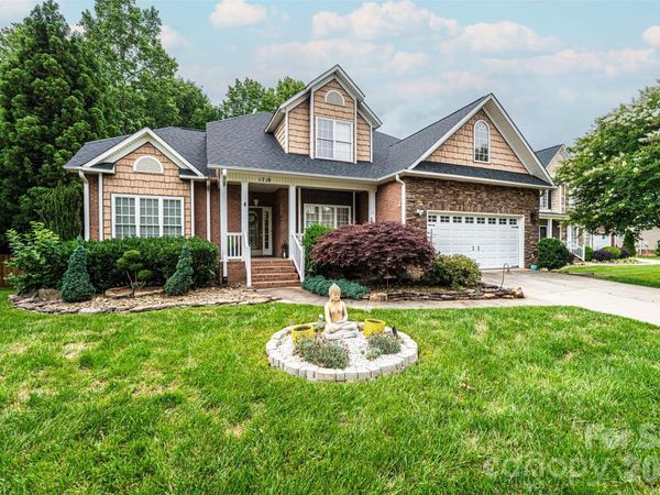 1718 30th Avenue Place NE, Hickory, NC 28601