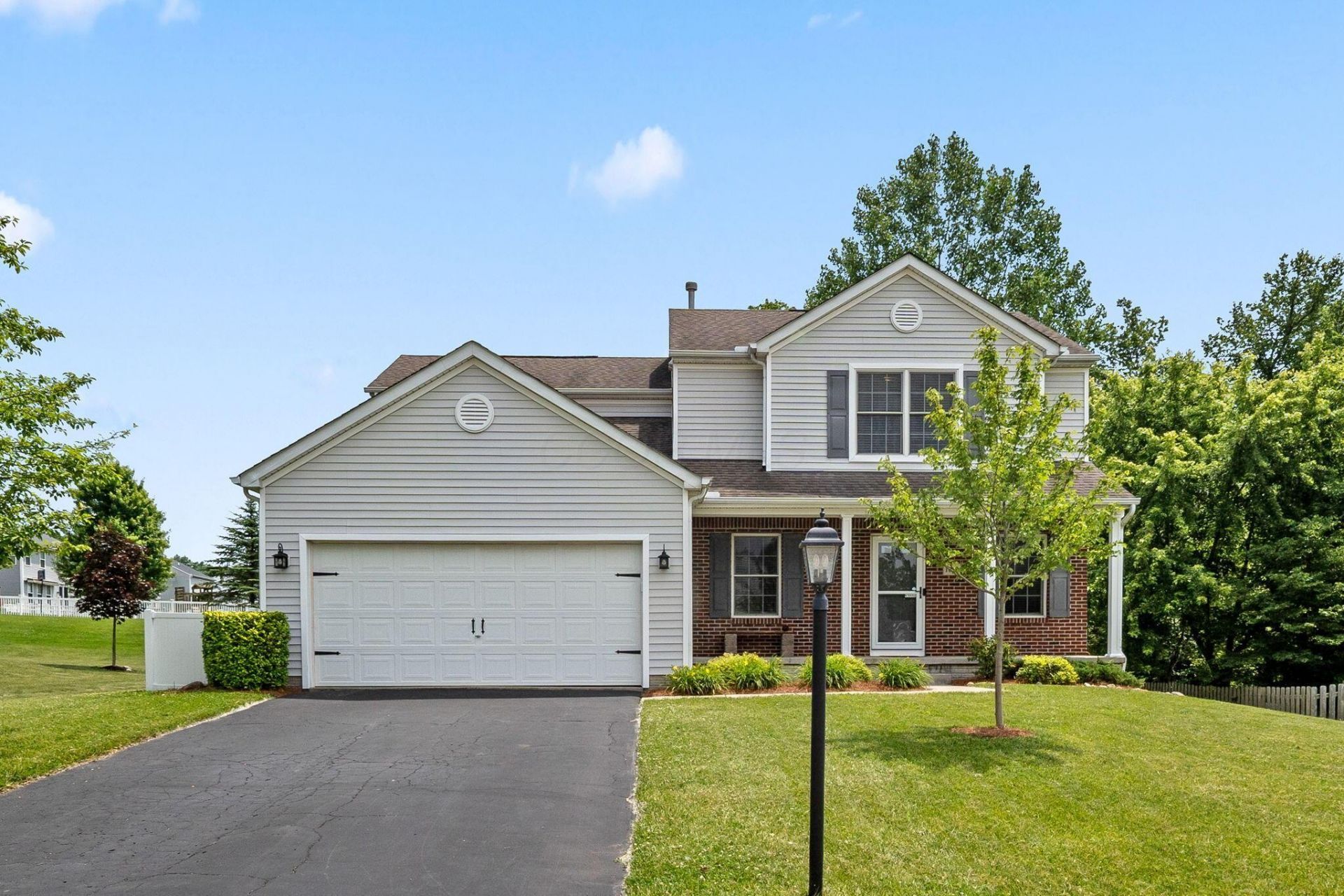 1092 Oxford Drive N, Pataskala, OH 43062 Main Photo