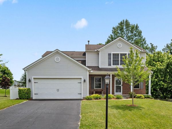1092 Oxford Drive N, Pataskala, OH 43062