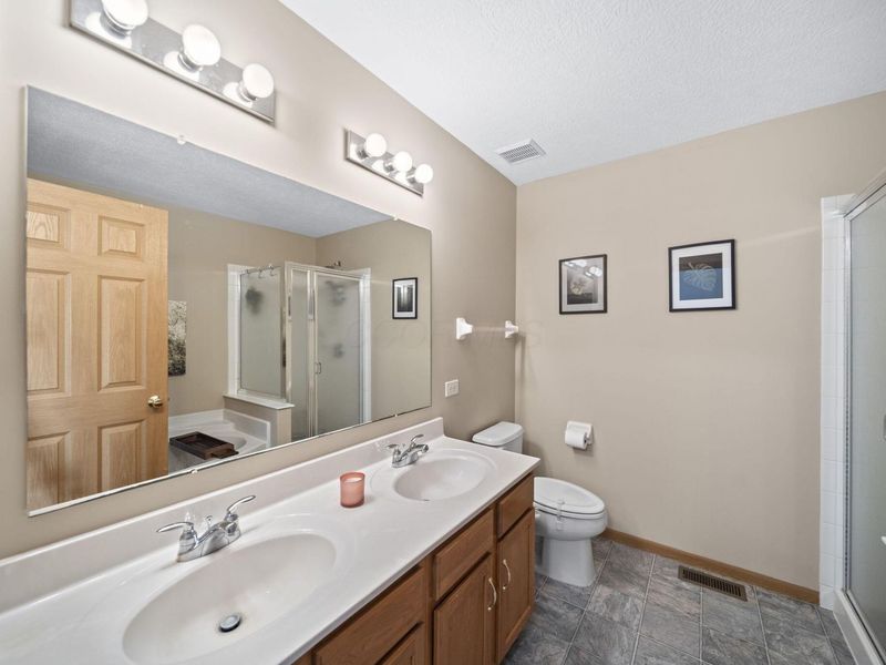 1092 Oxford Drive N, Pataskala, OH 43062 Photo 13