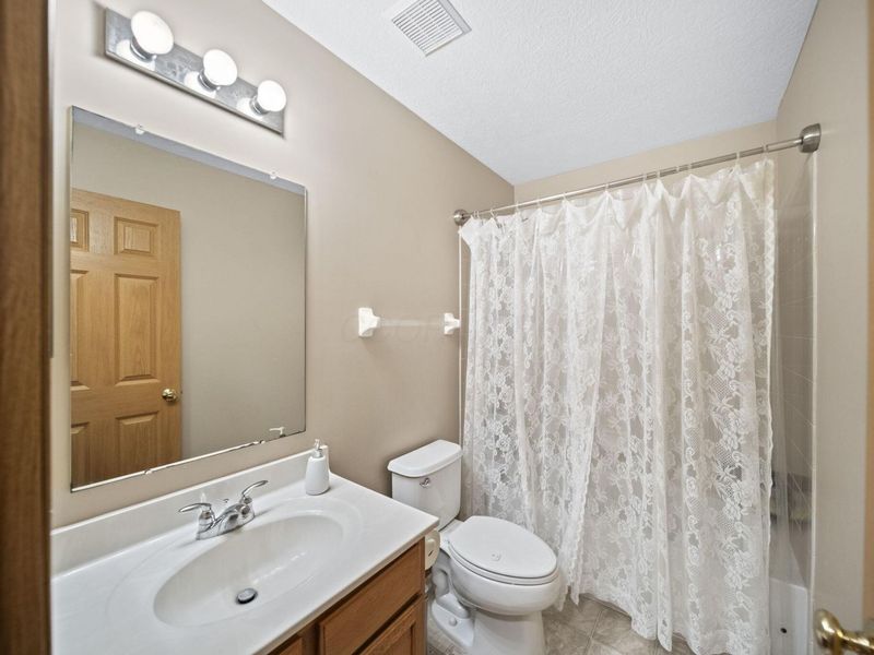 1092 Oxford Drive N, Pataskala, OH 43062 Photo 18