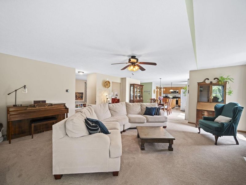 1092 Oxford Drive N, Pataskala, OH 43062 Photo 5