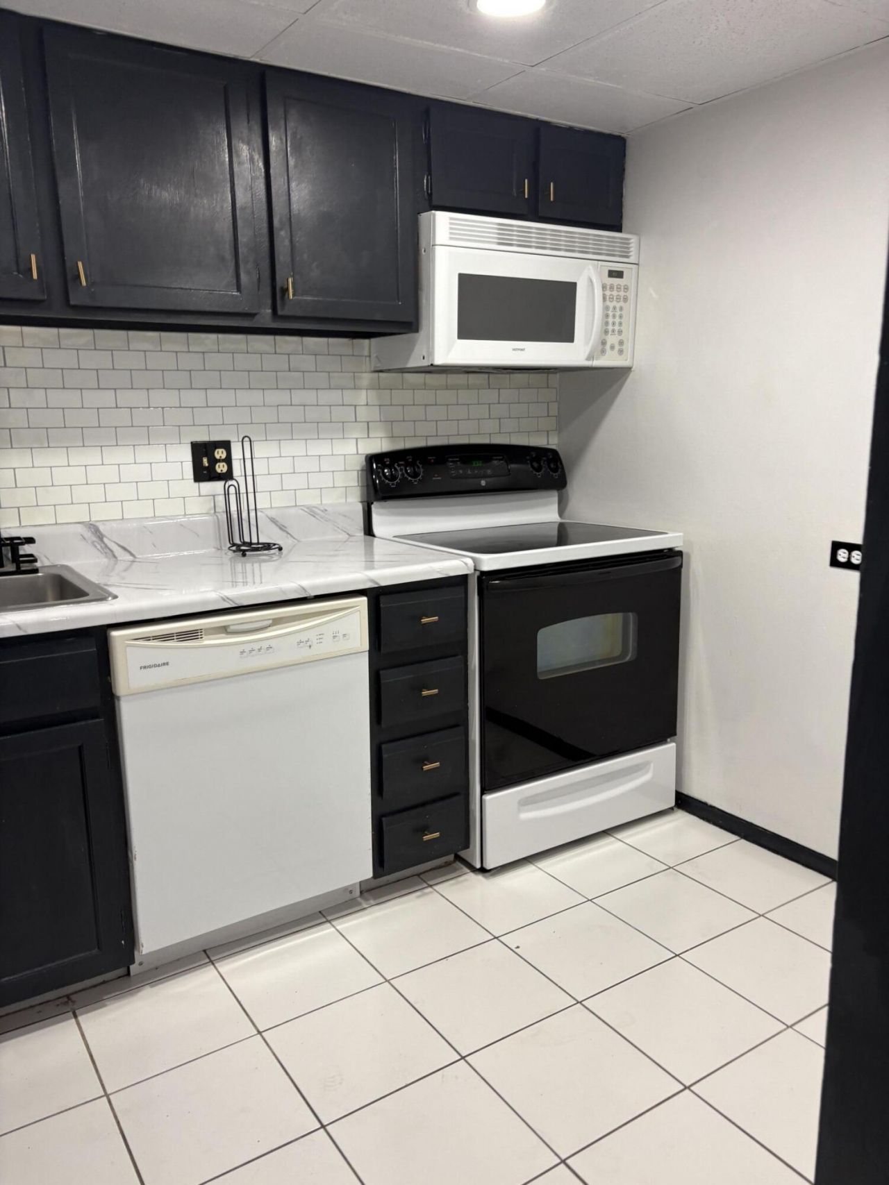 3660 Inverrary Drive, Unit 1b, Lauderhill, FL 33319 Photo