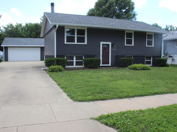 1801 NE Northbrook Drive, Cedar Rapids, IA 52402