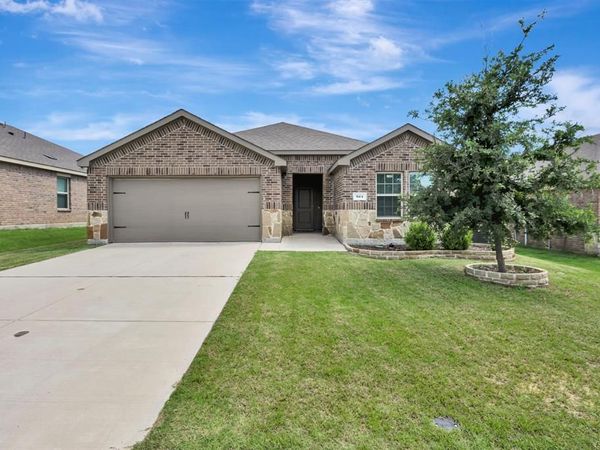 924 English Drive , Aubrey, TX 76227