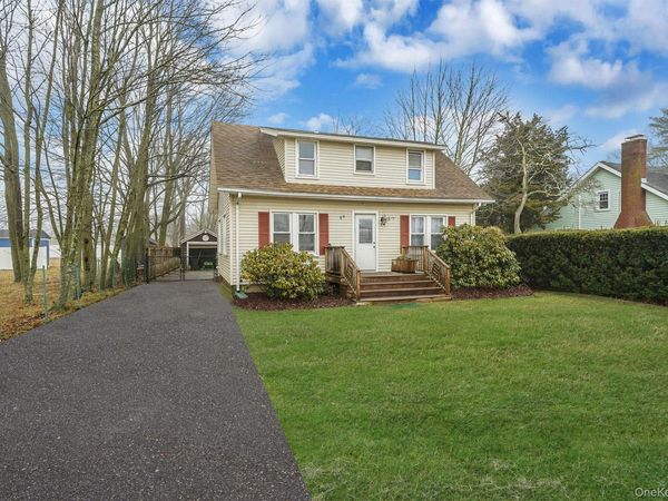 14 Tuttle Avenue , Eastport, NY 11941