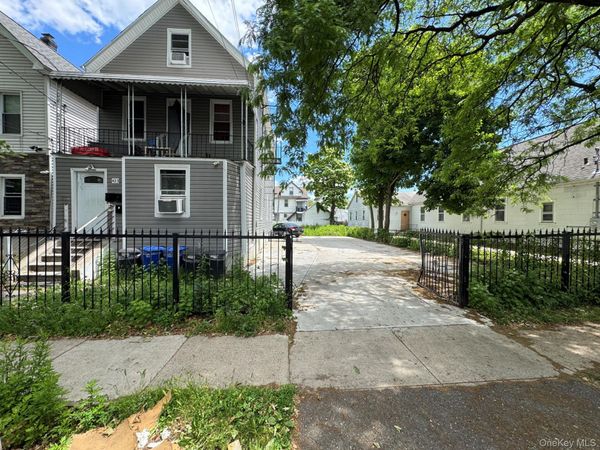 423 S 7th Avenue , Mount Vernon, NY 10550