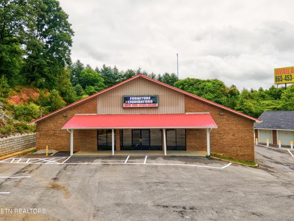 2560 Winfield Dunn Pkwy, Kodak, TN 37764