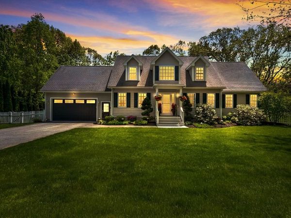 5 Jamaica Ln, Haverhill, MA 01830